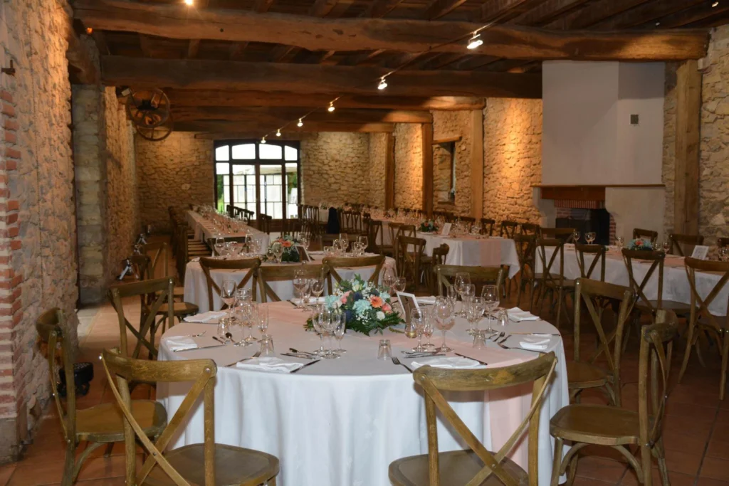 Table ronde Ø150 cm - 8 personnes